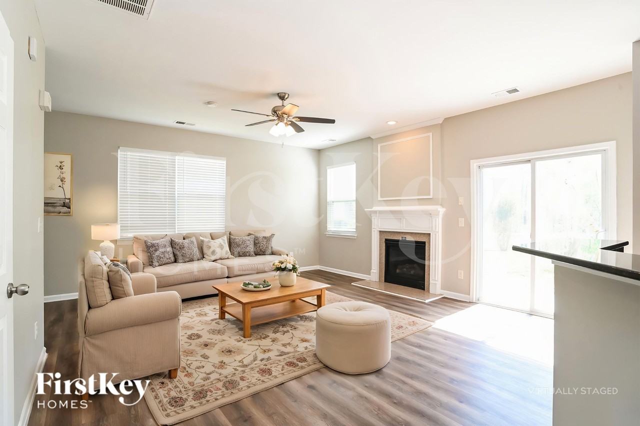 3316 Streamside Dr - Photo 3 of 19