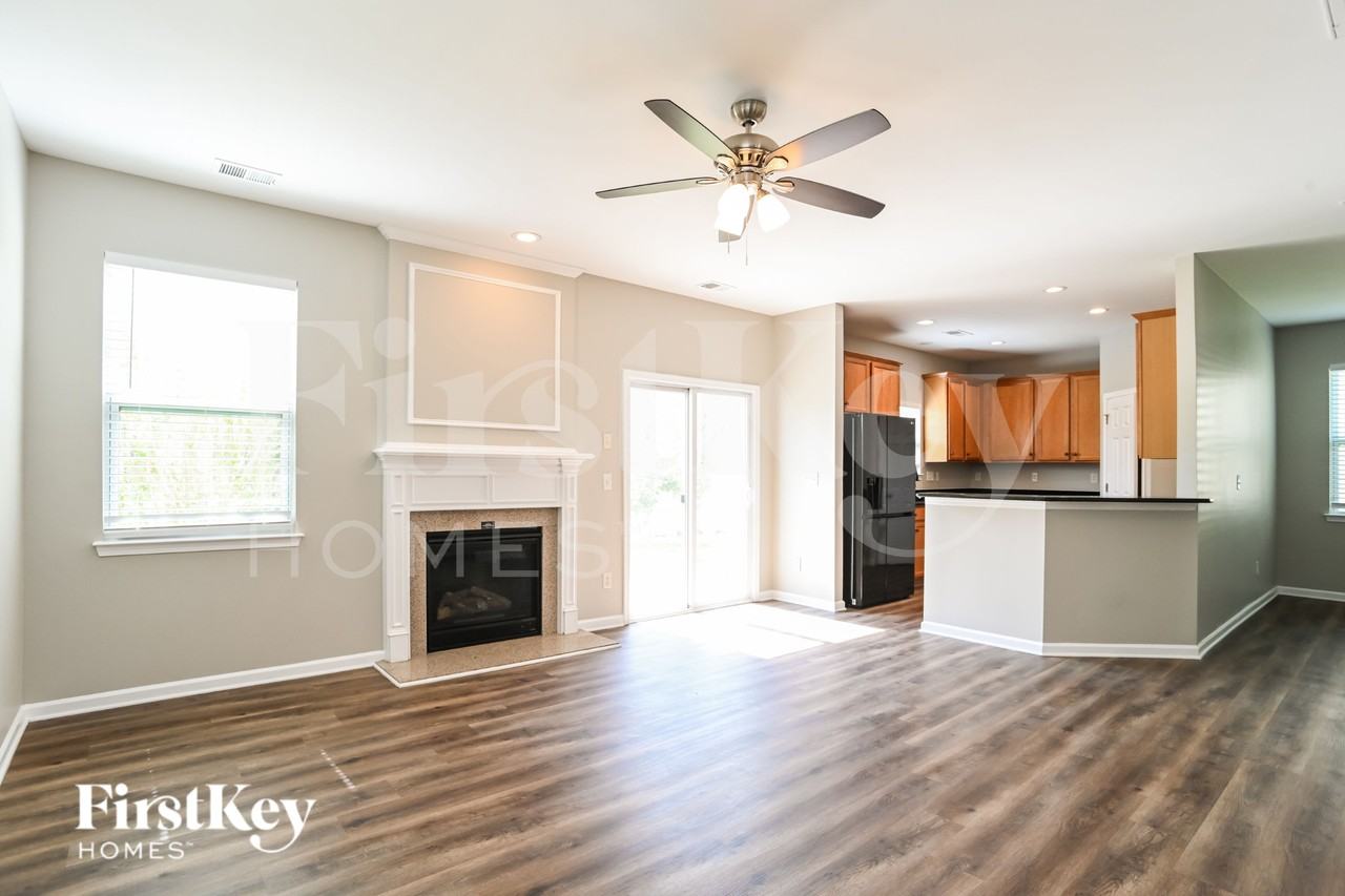 3316 Streamside Dr - Photo 5 of 19