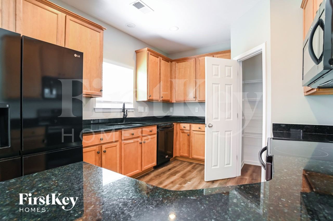 3316 Streamside Dr - Photo 6 of 19