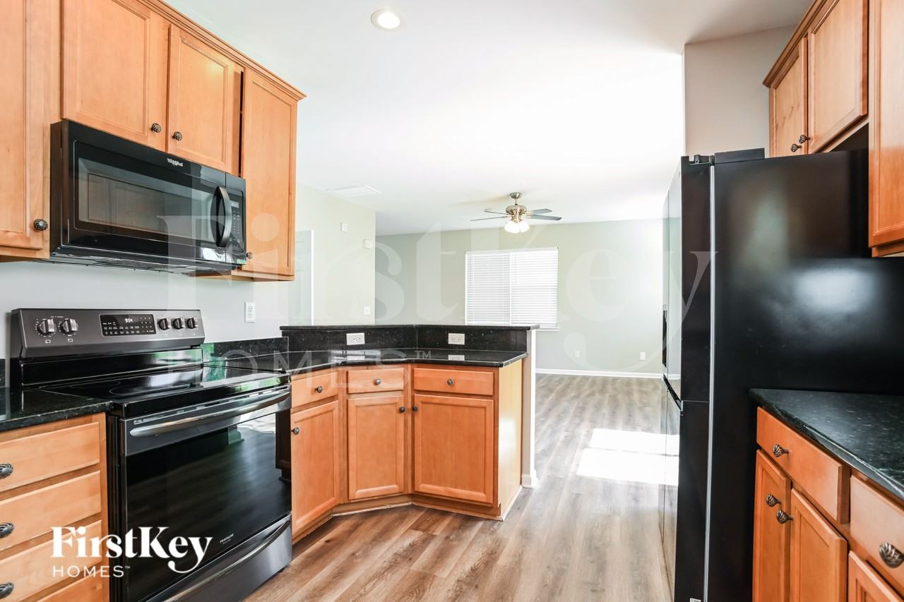 3316 Streamside Dr - Photo 7 of 19