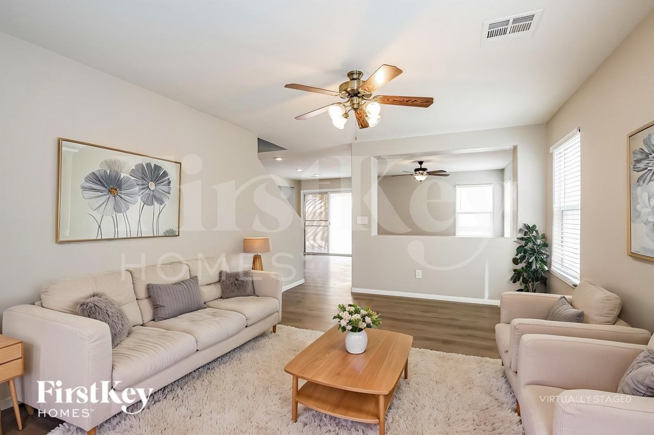 6032 Sierra Lakes St - Photo 4 of 19