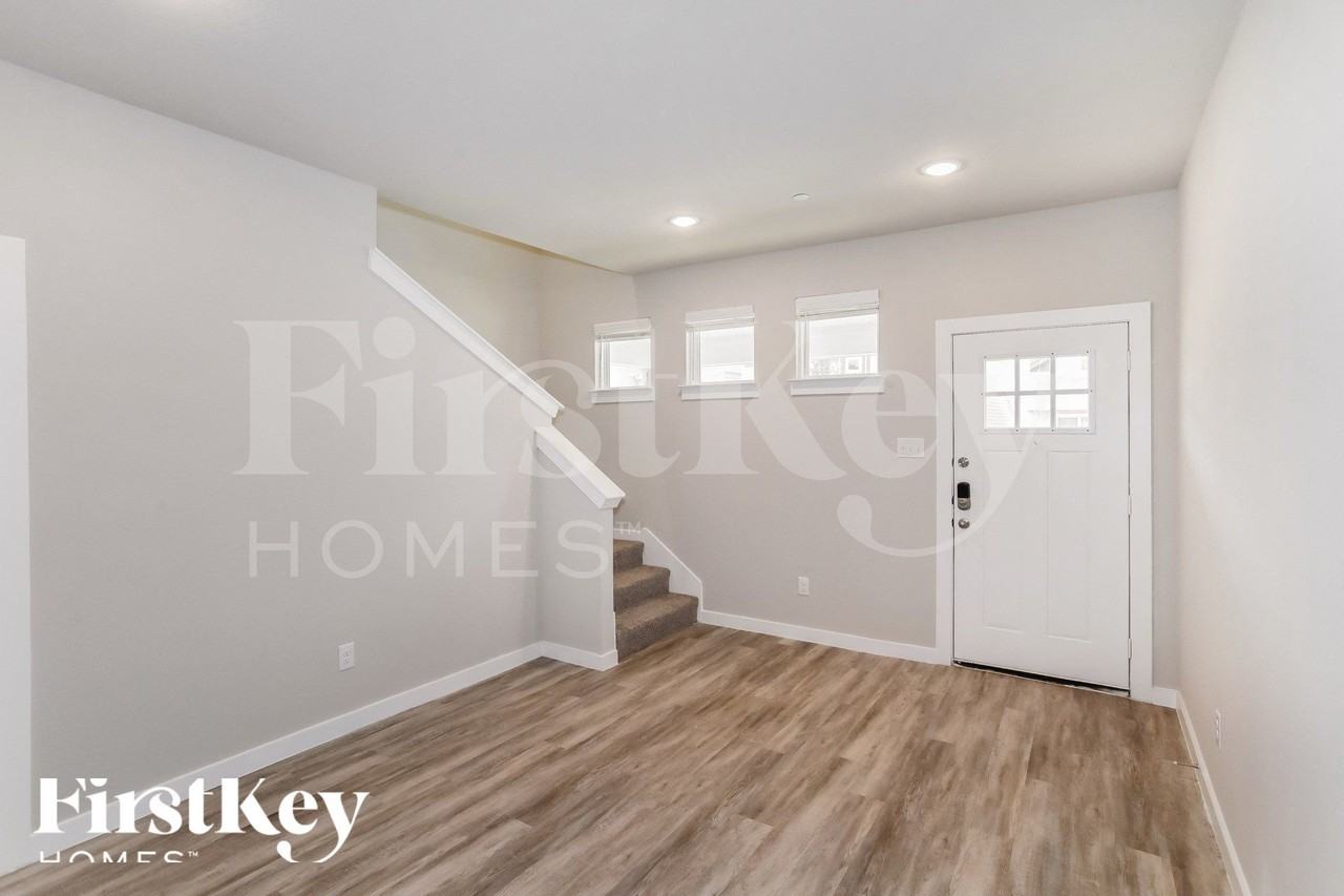 323 Niki Dr - Photo 2 of 15