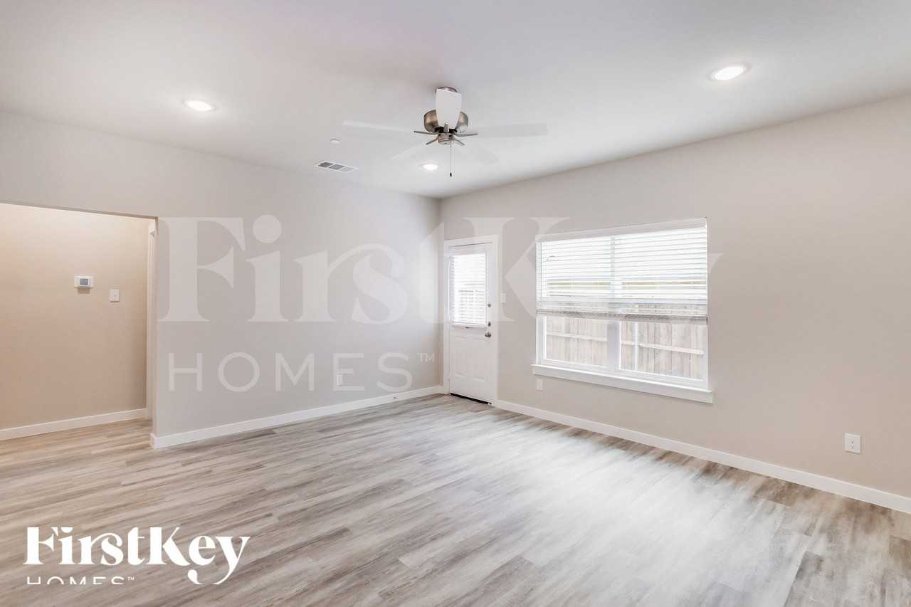 323 Niki Dr - Photo 5 of 15