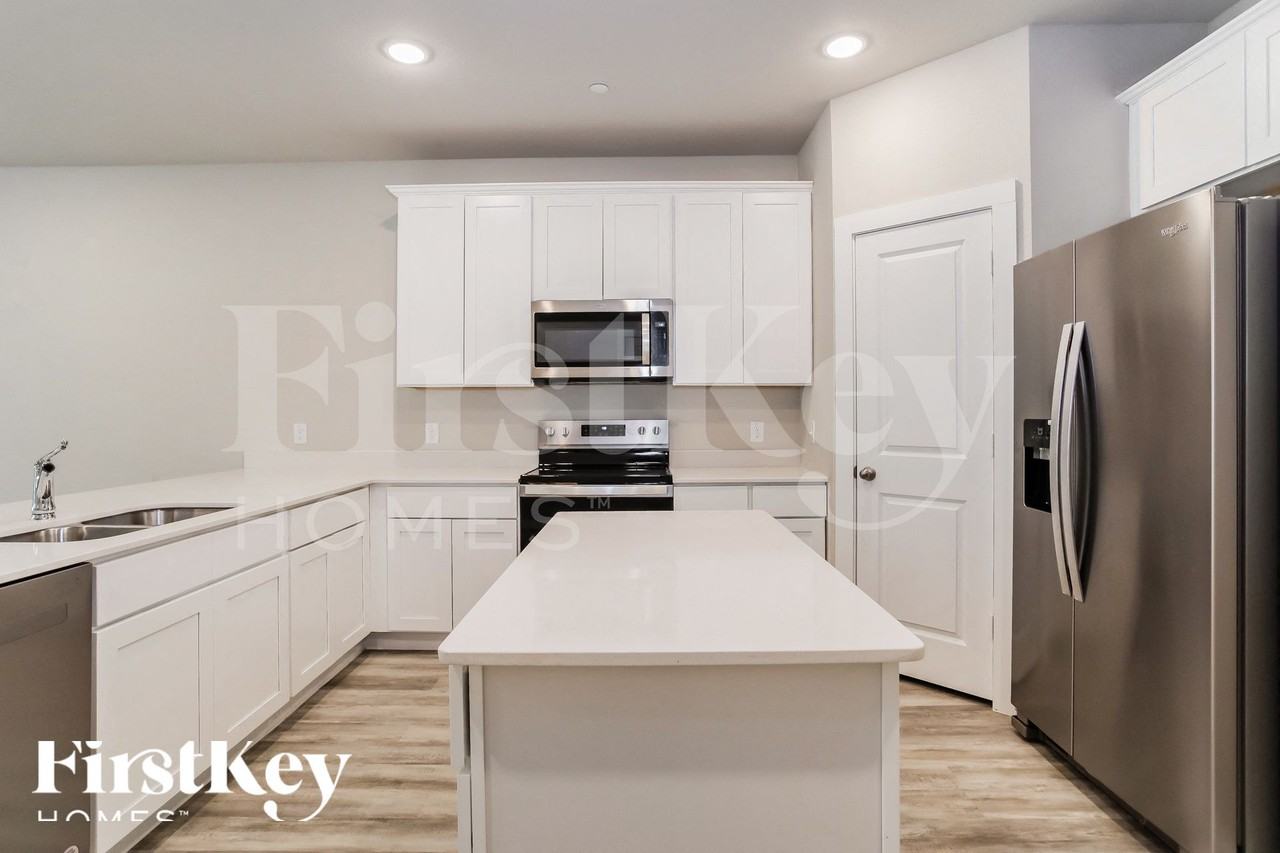 323 Niki Dr - Photo 6 of 15