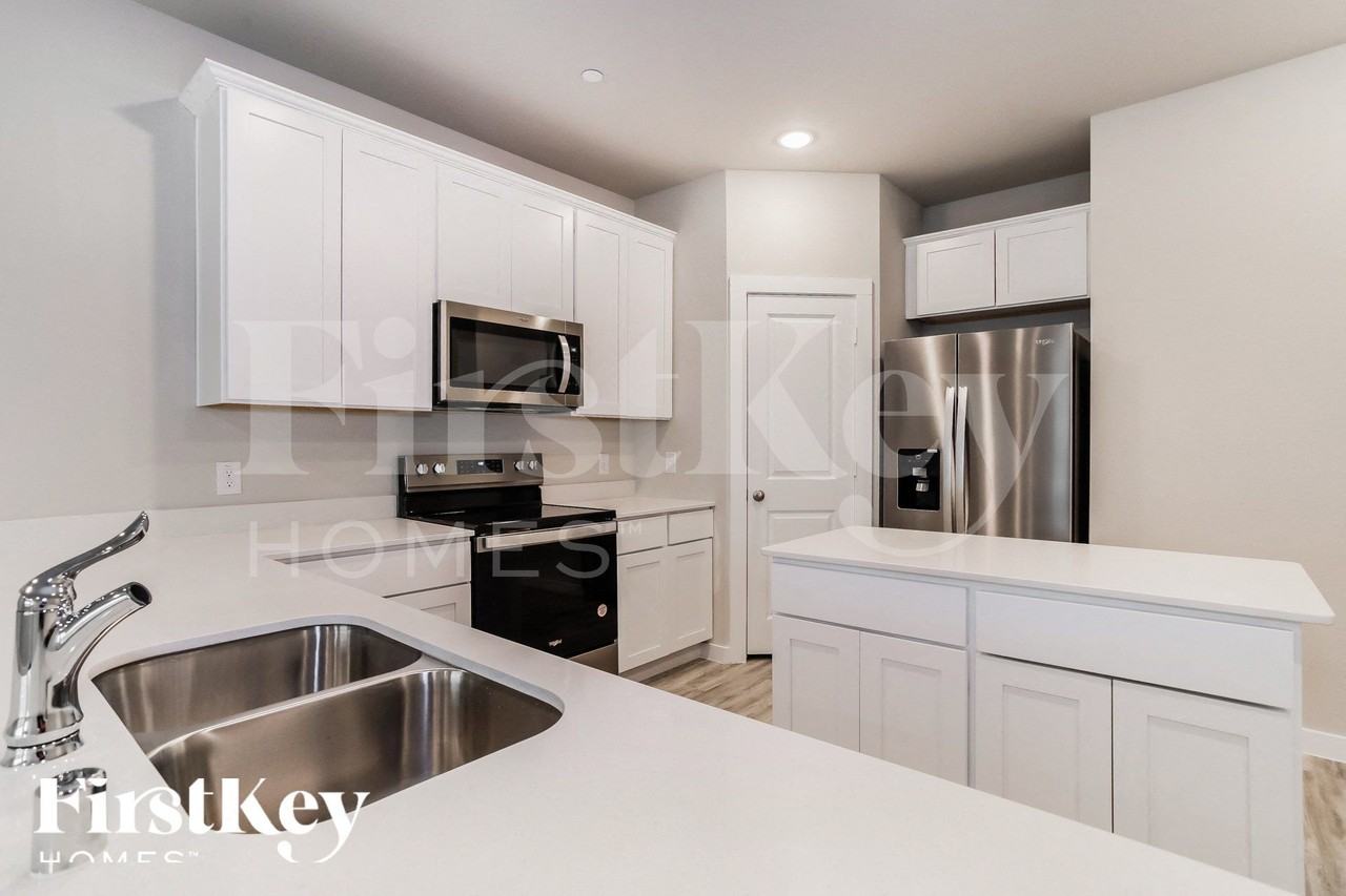 323 Niki Dr - Photo 7 of 15