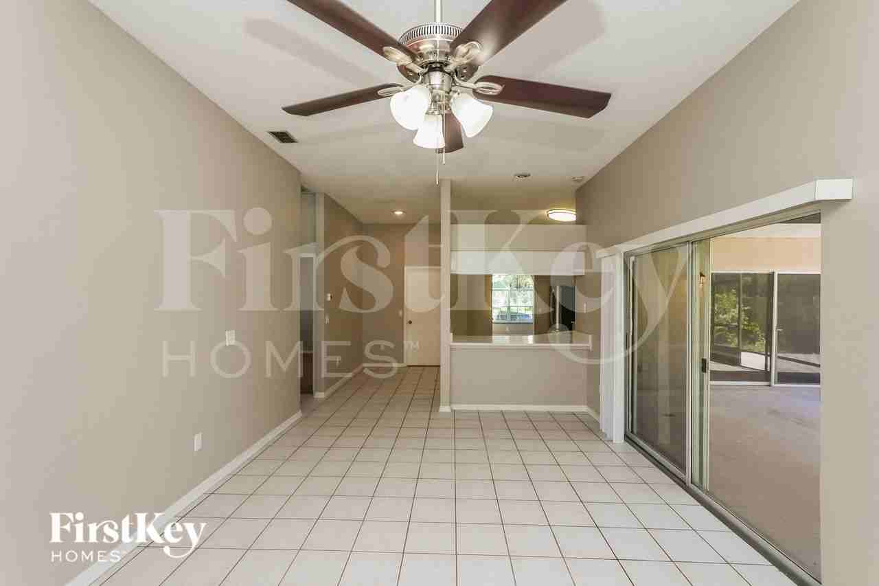 9712 Glenpointe Dr - Photo 4 of 15