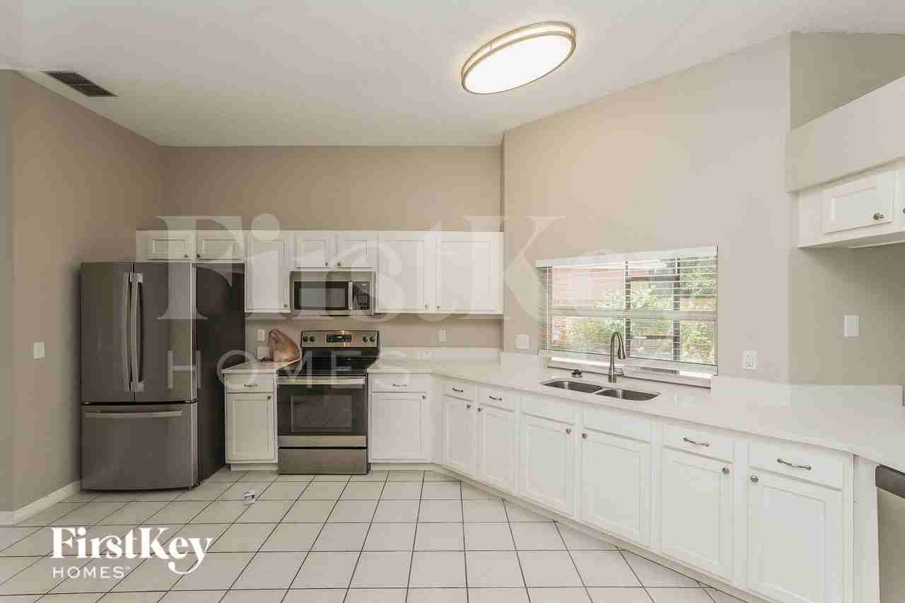 9712 Glenpointe Dr - Photo 6 of 15