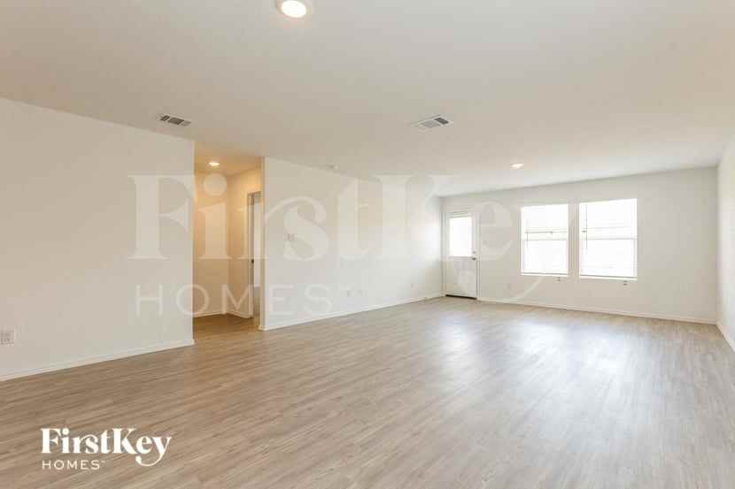 10627 Erinita Way - Photo 3 of 15