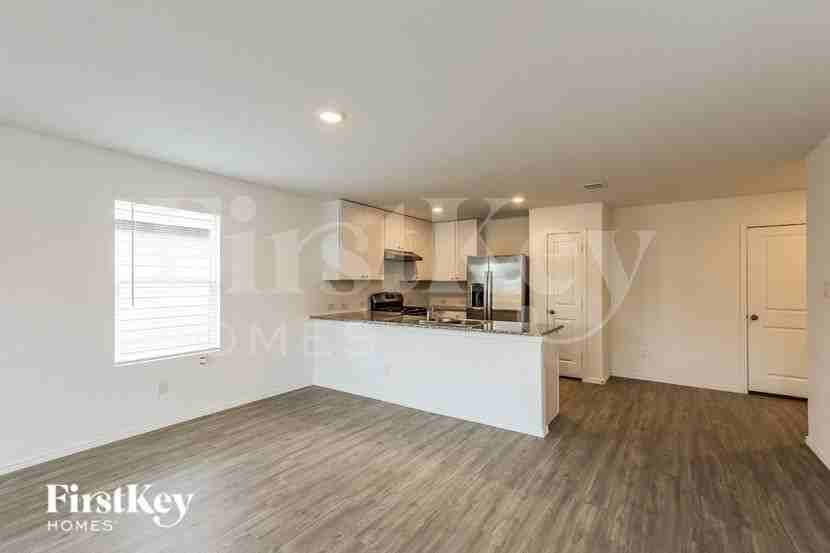 10627 Erinita Way - Photo 5 of 15