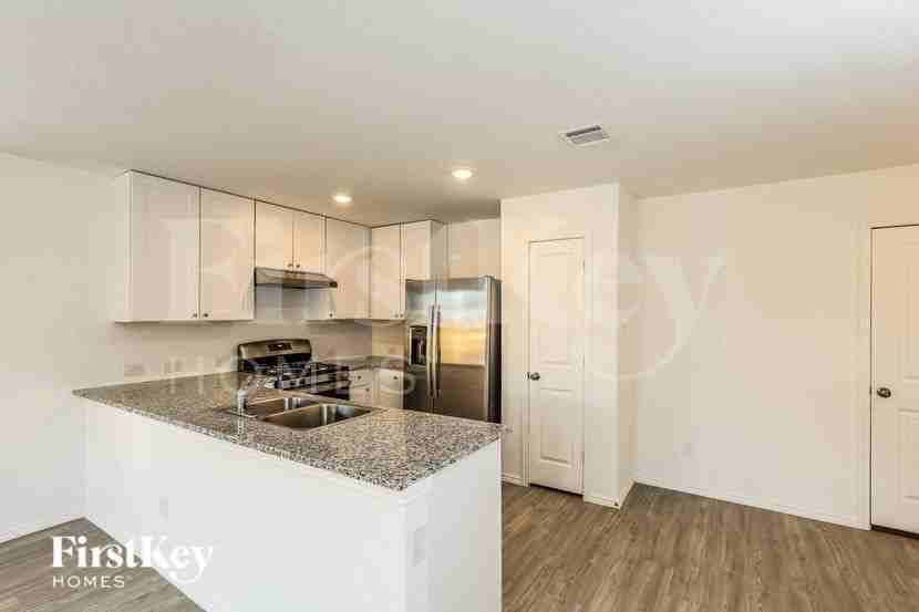 10627 Erinita Way - Photo 7 of 15