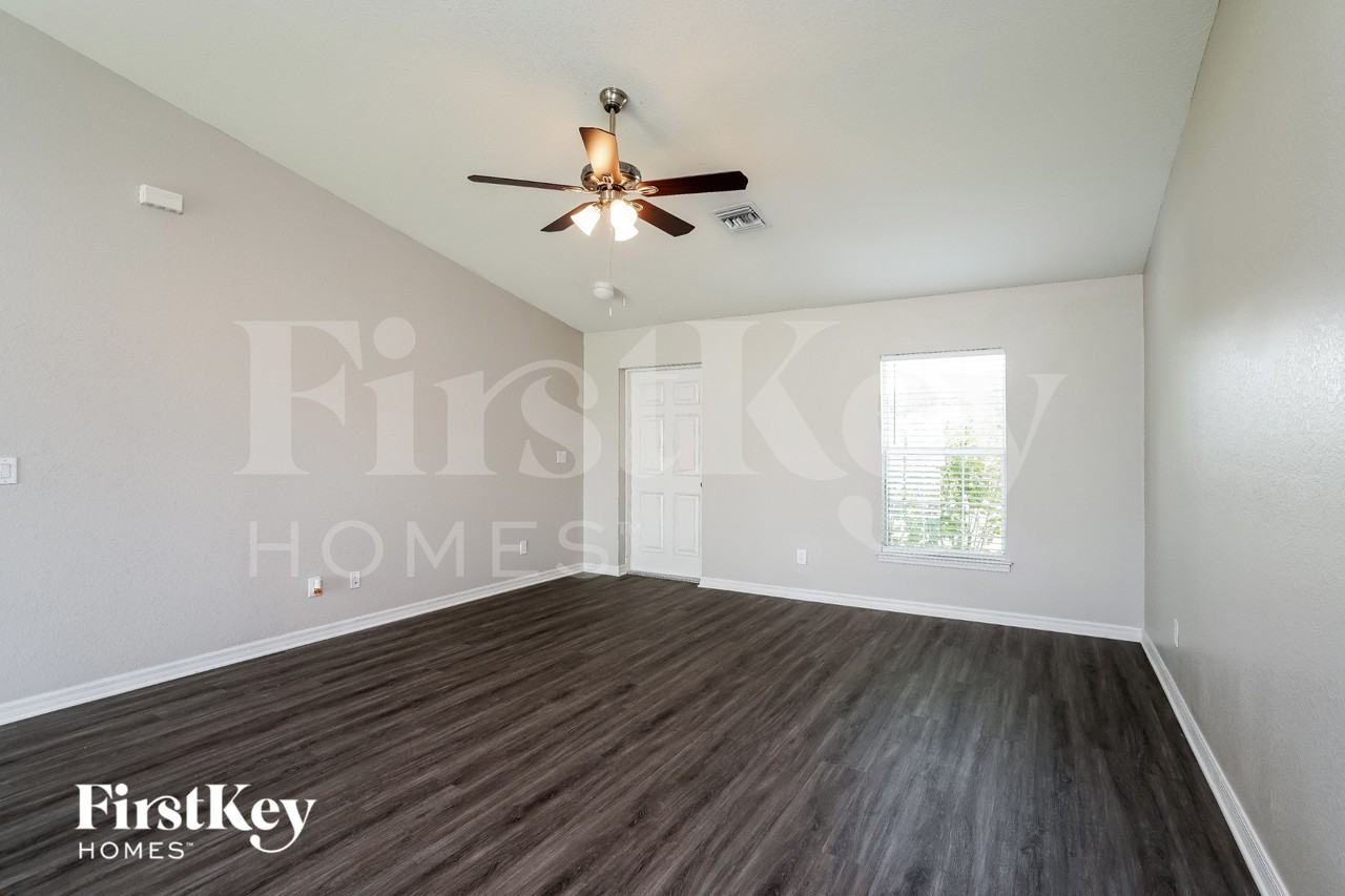 1113 Nw 1st Ave - Photo 4 of 15