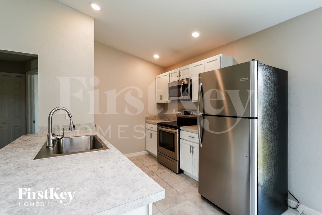 1113 Nw 1st Ave - Photo 6 of 15