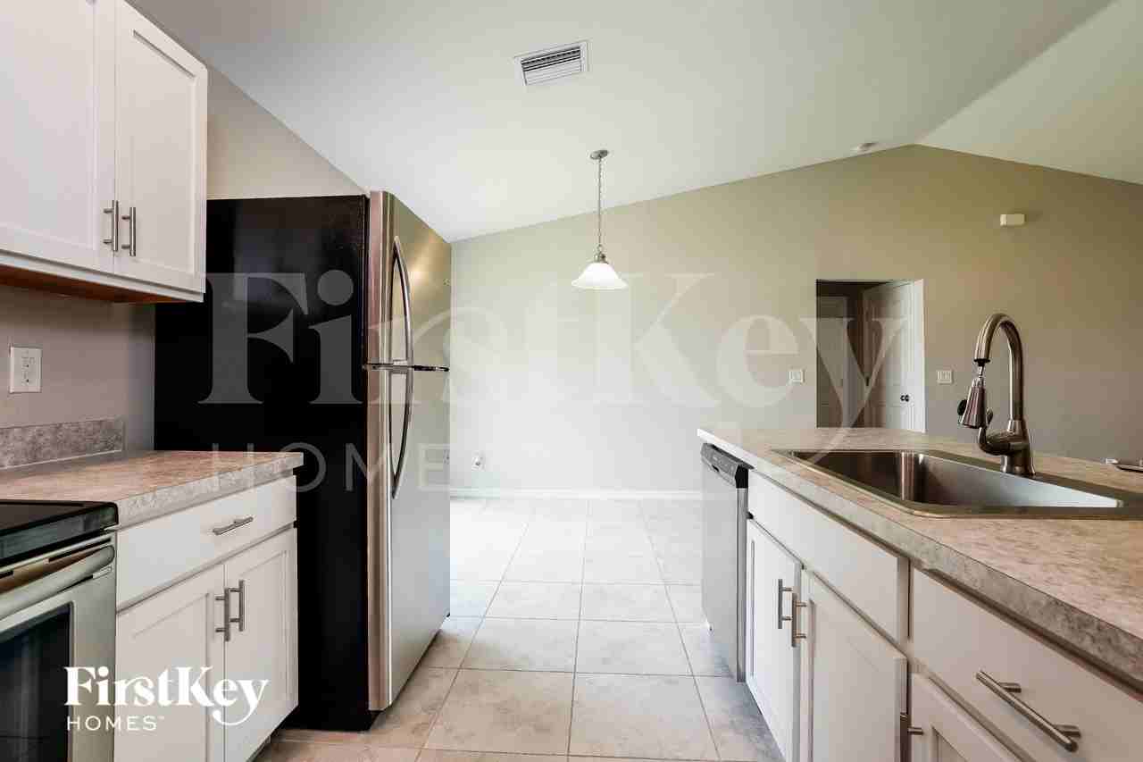 1113 Nw 1st Ave - Photo 7 of 15