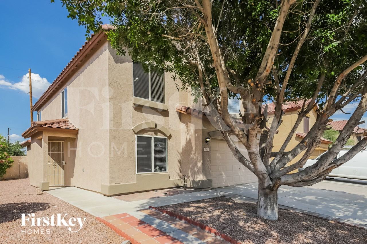 7668 W Flynn Ln - Photo 2 of 15