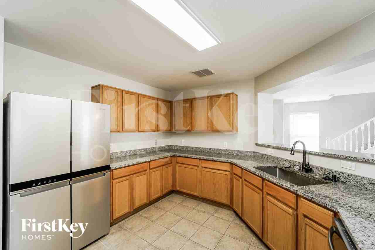 1498 W Beantree Ln - Photo 6 of 15