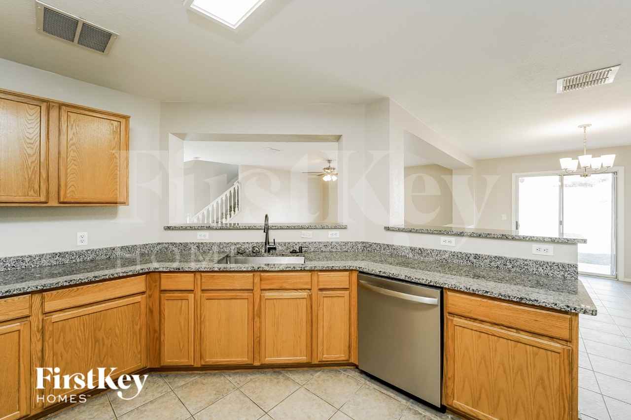 1498 W Beantree Ln - Photo 7 of 15