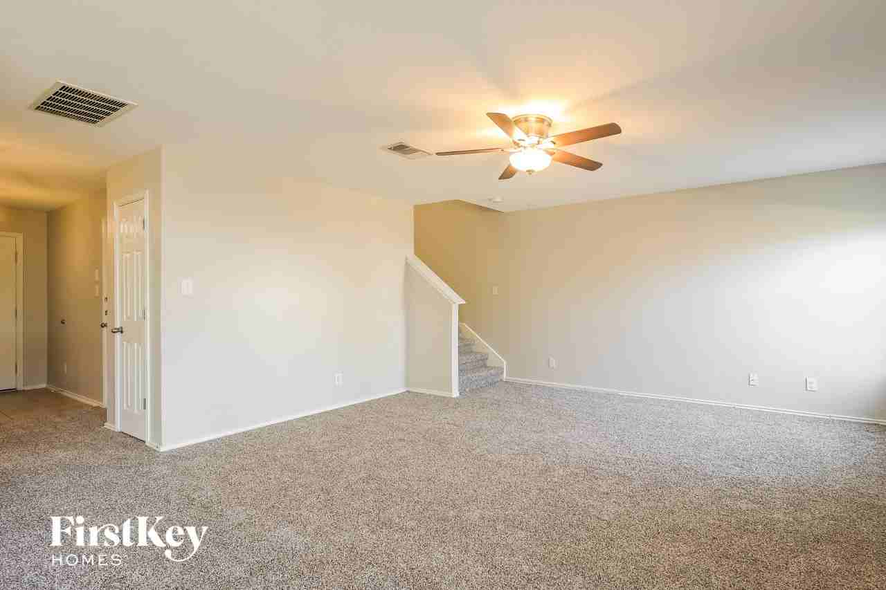 1811 Buescher Path - Photo 3 of 15