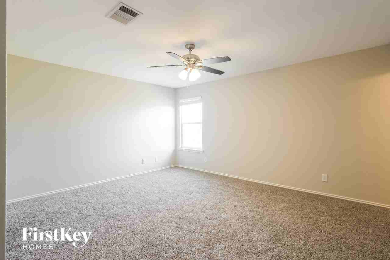 1811 Buescher Path - Photo 6 of 15