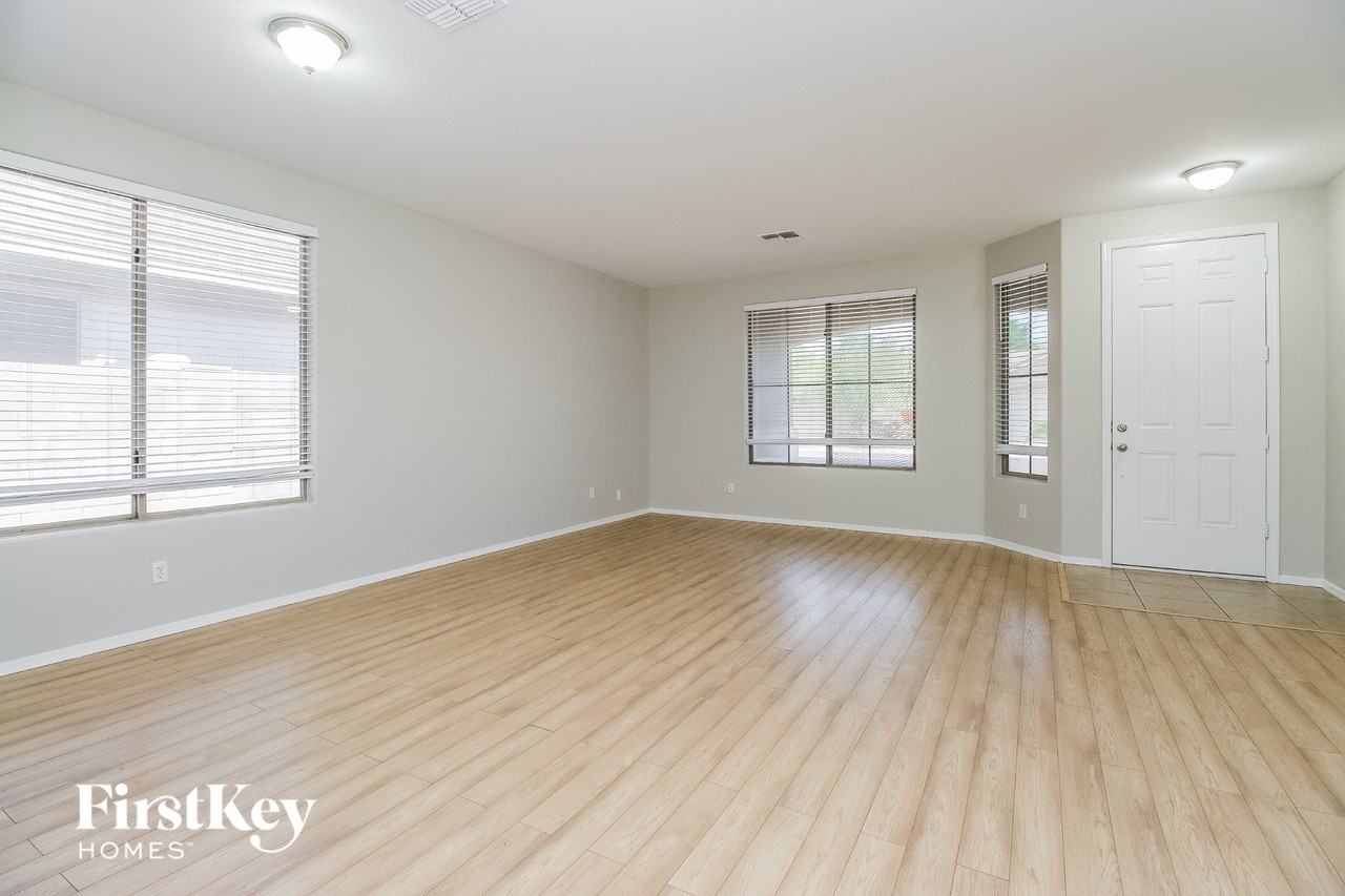 12529 W Highland Ave - Photo 2 of 15