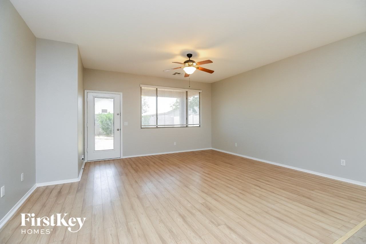 12529 W Highland Ave - Photo 3 of 15