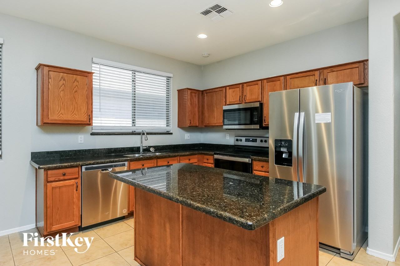 12529 W Highland Ave - Photo 6 of 15