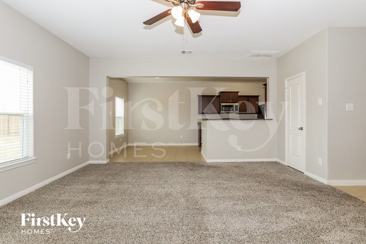 20718 Round Key Dr - Photo 4 of 15