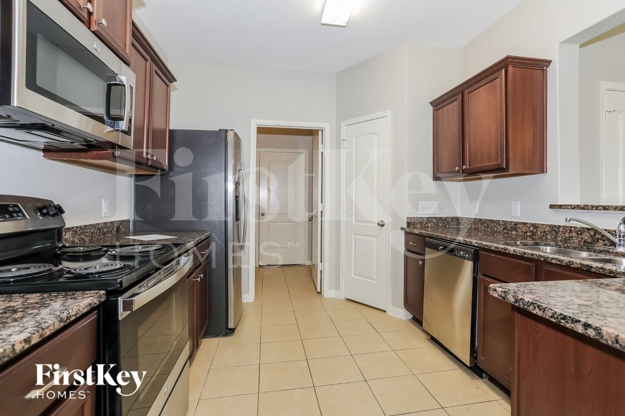 20718 Round Key Dr - Photo 5 of 15