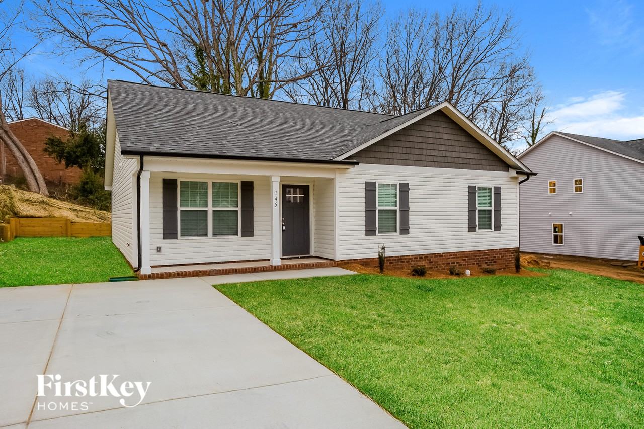 145 Mckinnon Ave Ne - Photo 2 of 20