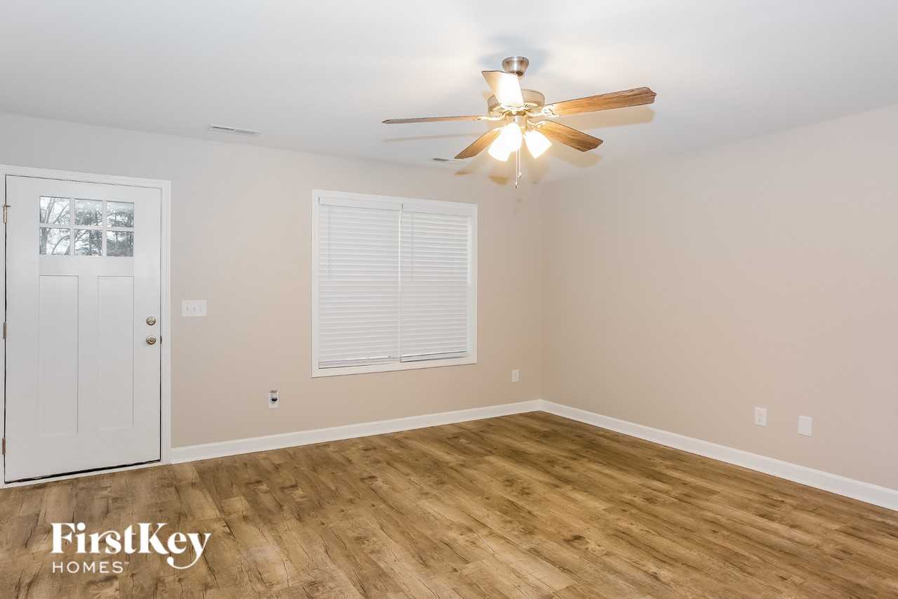 145 Mckinnon Ave Ne - Photo 4 of 20