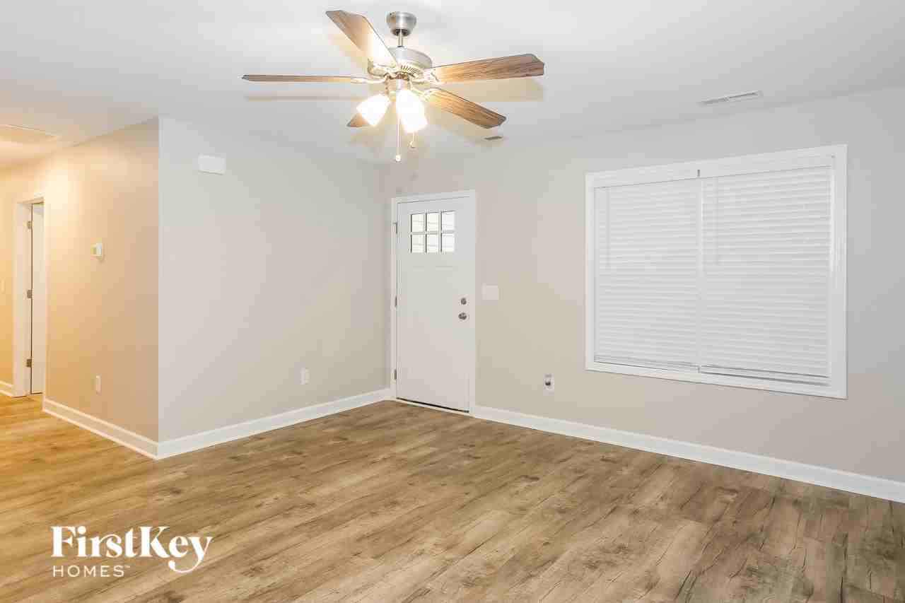 145 Mckinnon Ave Ne - Photo 5 of 20