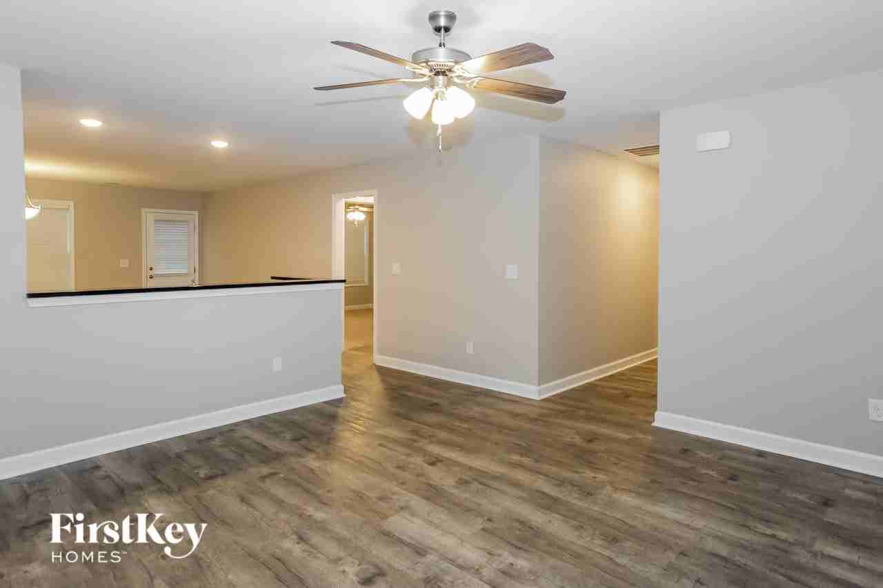 145 Mckinnon Ave Ne - Photo 6 of 20