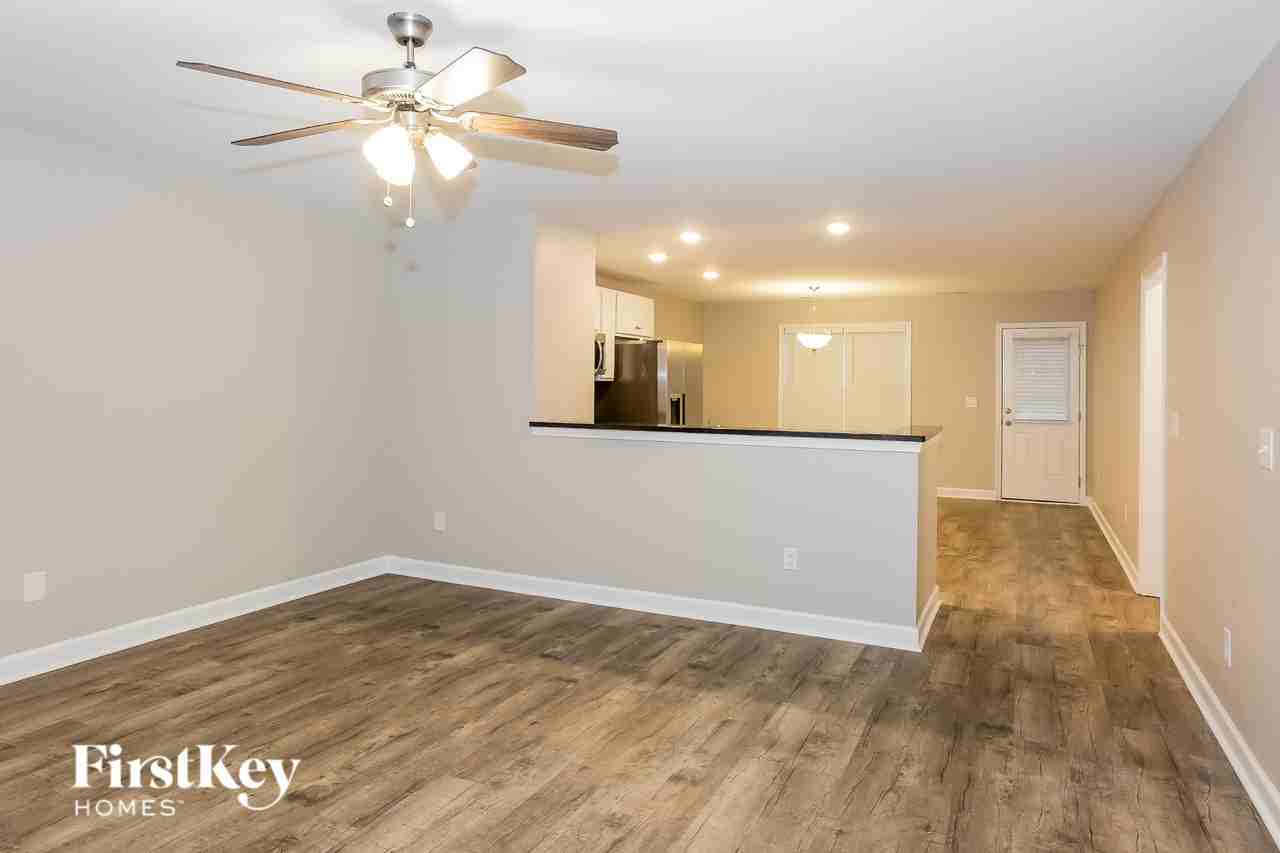 145 Mckinnon Ave Ne - Photo 7 of 20