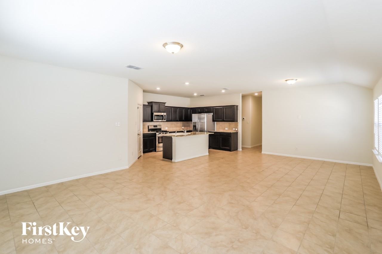 2205 Sadlers Creek Ln - Photo 3 of 15