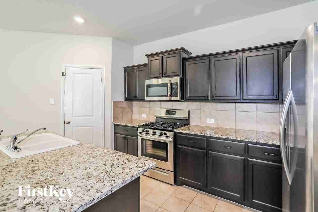 2205 Sadlers Creek Ln - Photo 5 of 15