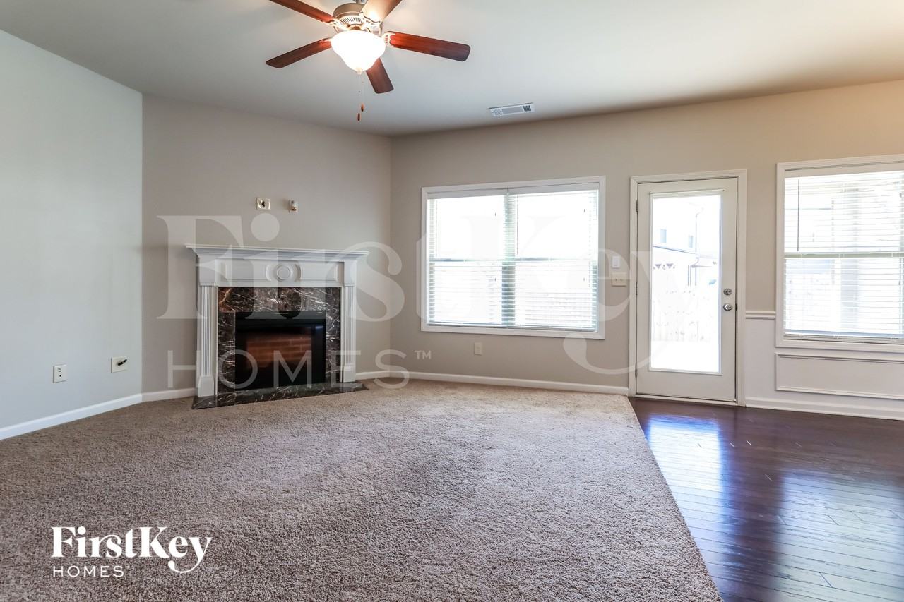 2202 Black Pebble Cir - Photo 2 of 15