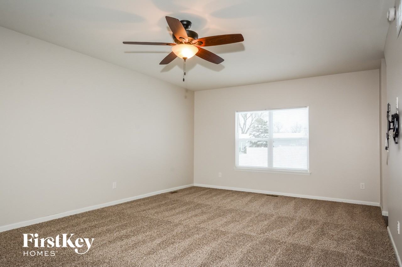 246 Wabash Woods Way - Photo 3 of 15