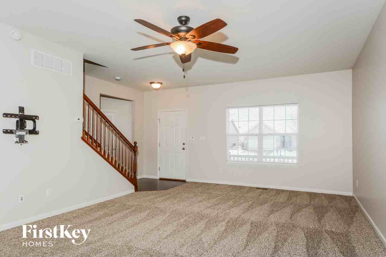 246 Wabash Woods Way - Photo 4 of 15