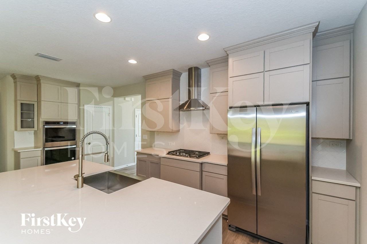 2721 Copperwood Ave - Photo 6 of 15