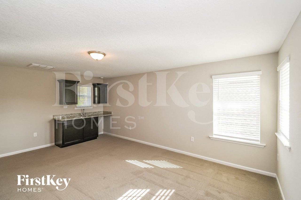 2721 Copperwood Ave - Photo 7 of 15