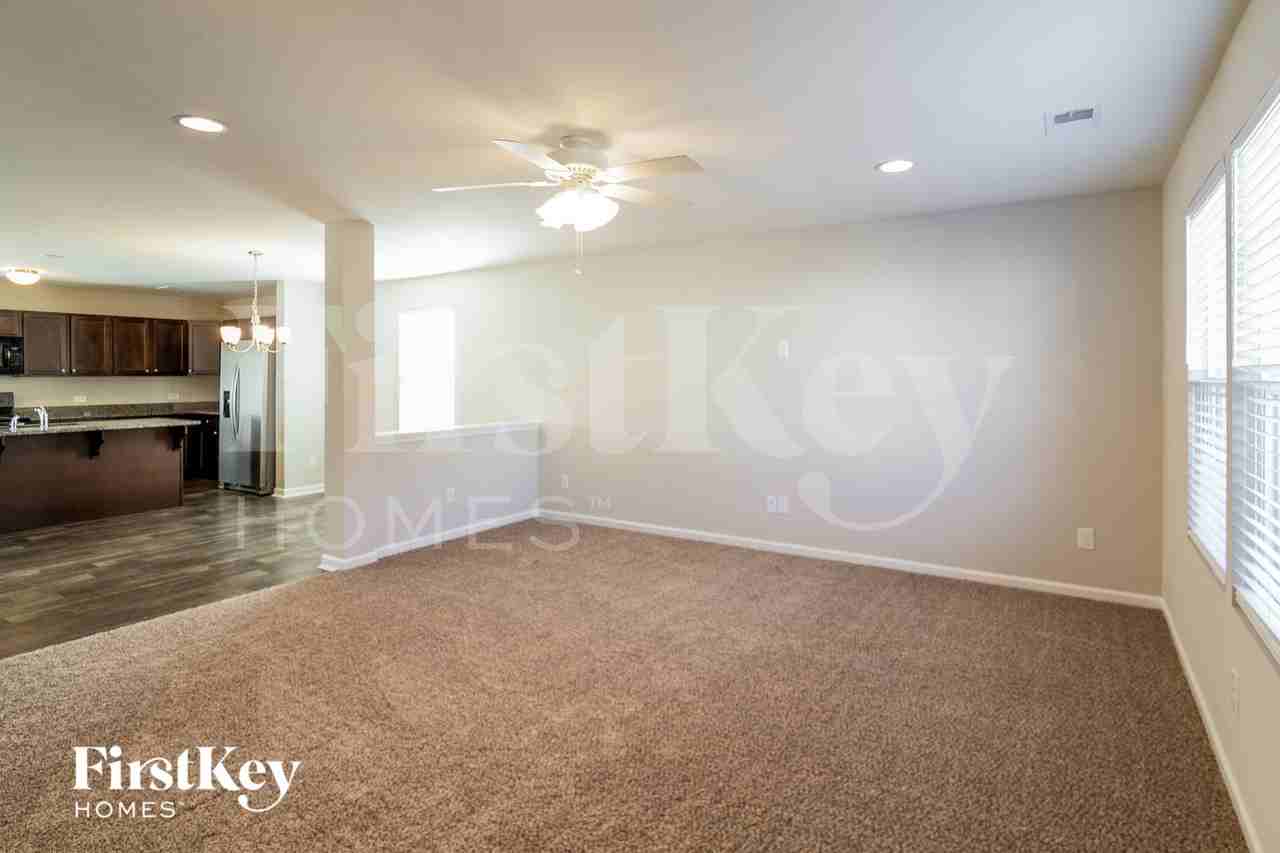 143 Rockingham Way - Photo 4 of 15