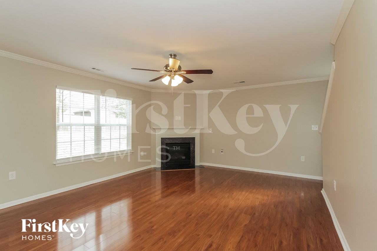 4538 Austin Dekota Dr - Photo 3 of 15