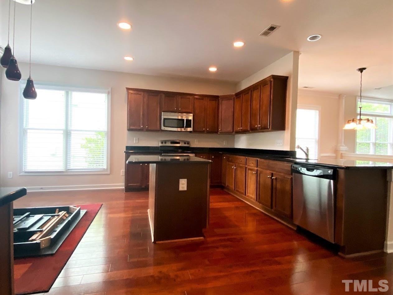 1009 Circandian Ct - Photo 3 of 15