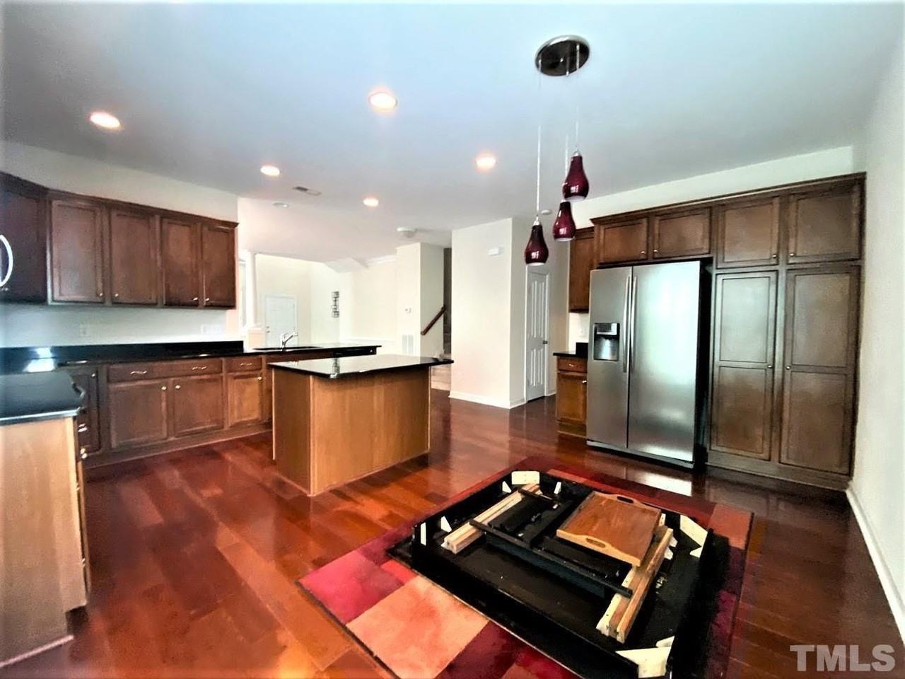 1009 Circandian Ct - Photo 4 of 15