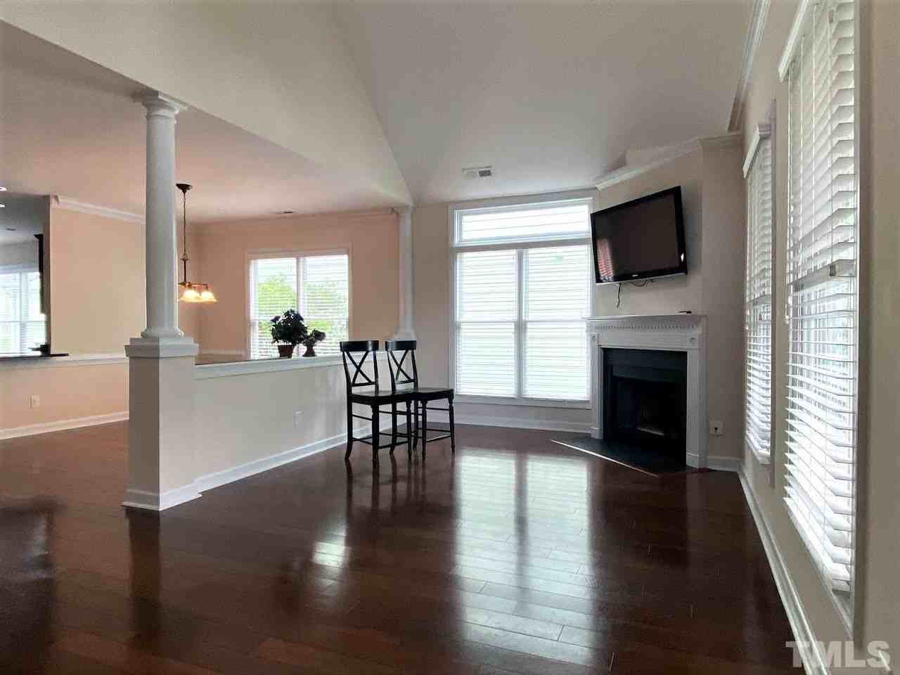 1009 Circandian Ct - Photo 5 of 15