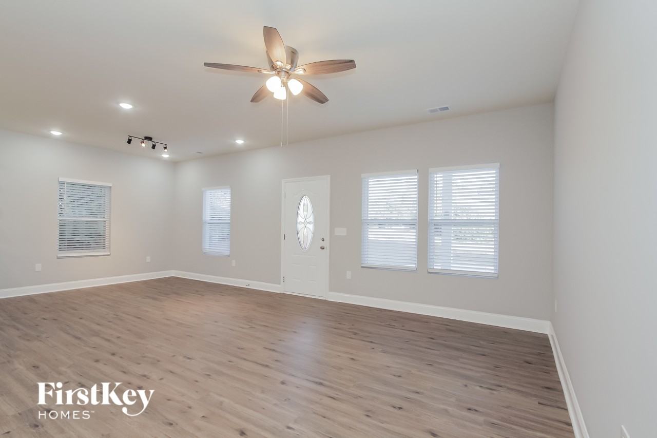 5109 Tuckaseegee Rd - Photo 4 of 15