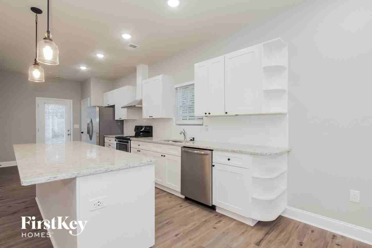 5109 Tuckaseegee Rd - Photo 5 of 15