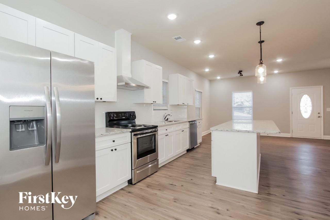 5109 Tuckaseegee Rd - Photo 6 of 15