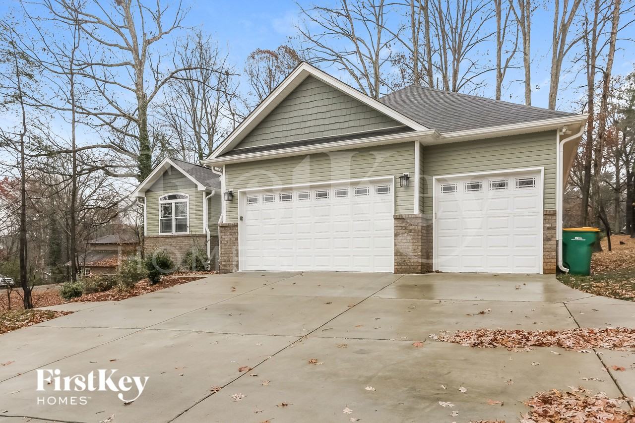 105 Jefferson Dr - Photo 2 of 15