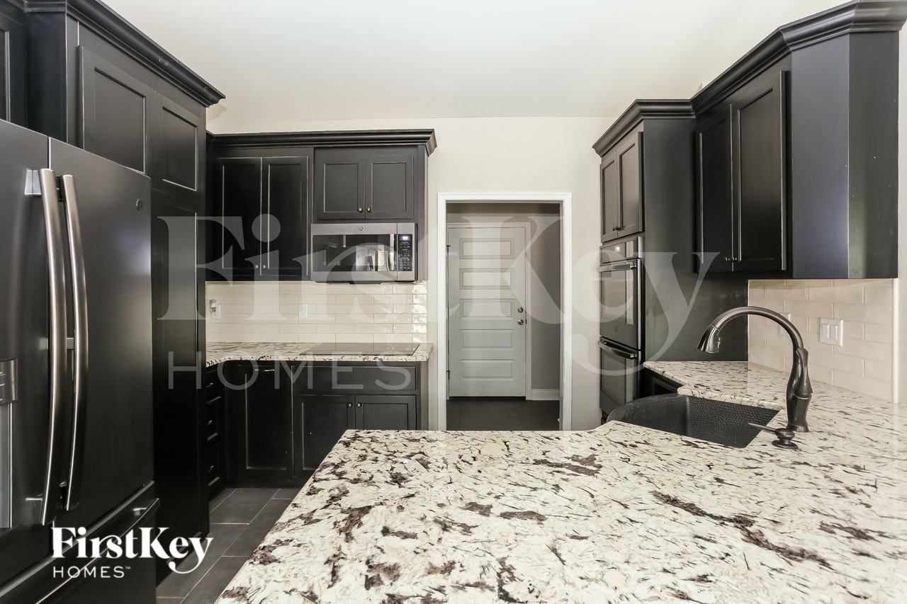 105 Jefferson Dr - Photo 6 of 15