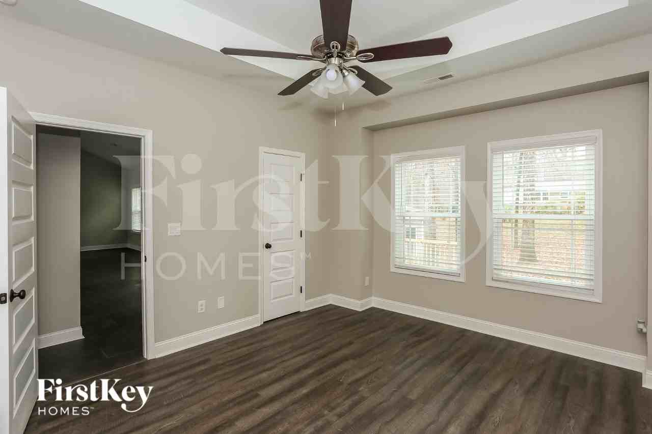 105 Jefferson Dr - Photo 7 of 15